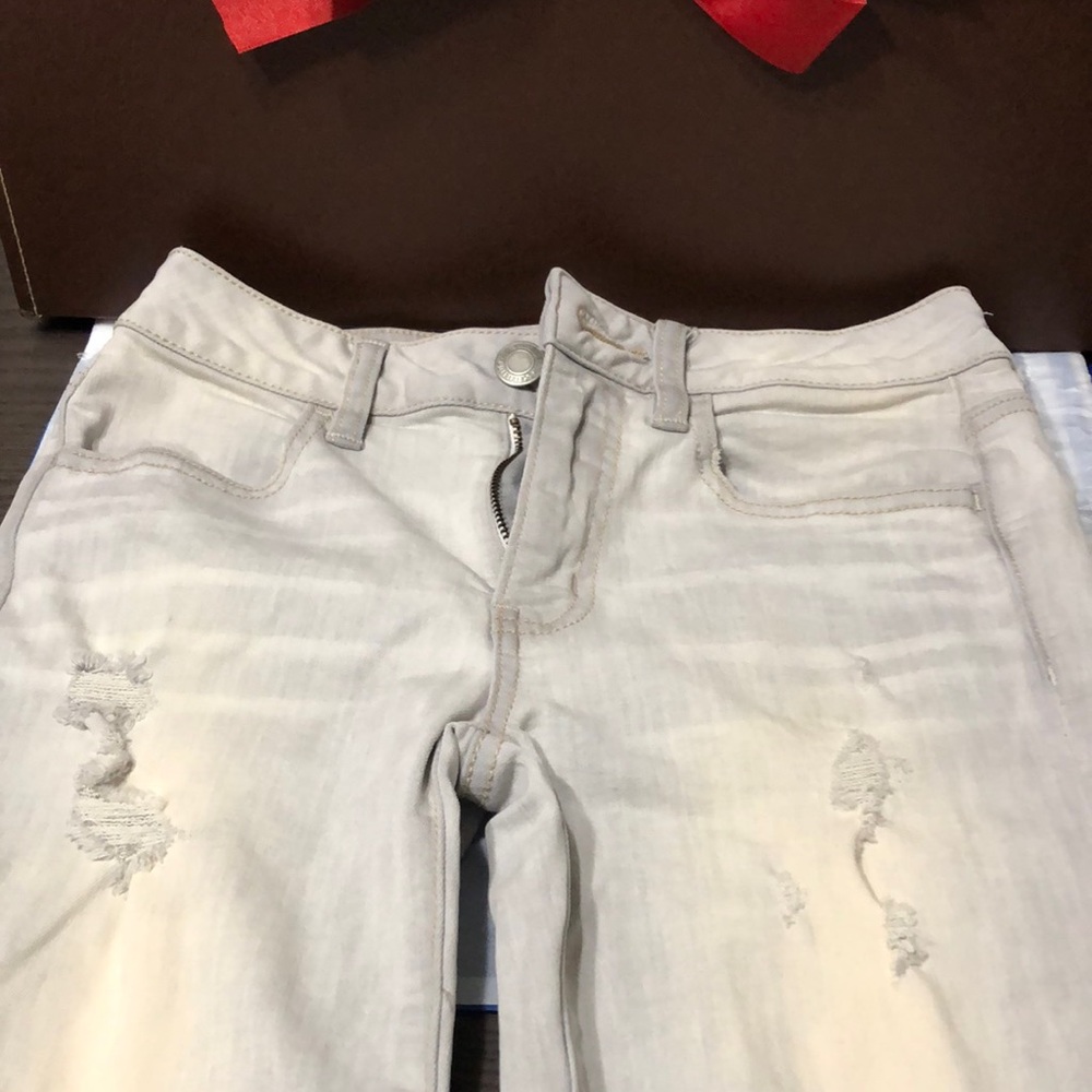 American Eagle Outfitter- distressed white washed jeans